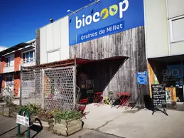 5-biocoop-graines-de-millet-saint-didier-sous-aubenas-magasin-bioentree-facade.webp